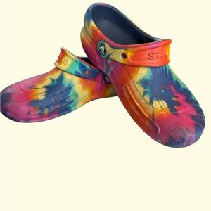 Crocs Classic Tie Dye Rainbow Bright Multicolor Clogs Men 4 Women 6